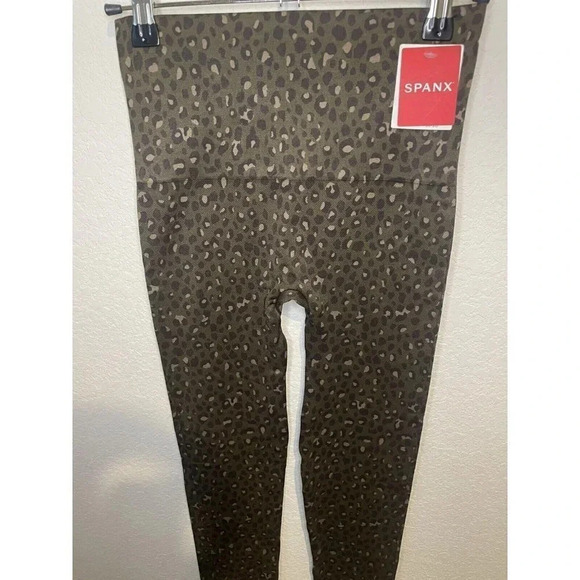 Spanx Look At Me Now Seamless Womens  Leopard Print Leggings Size Small Olive - Picture 5 of 10